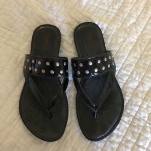 Born sandals